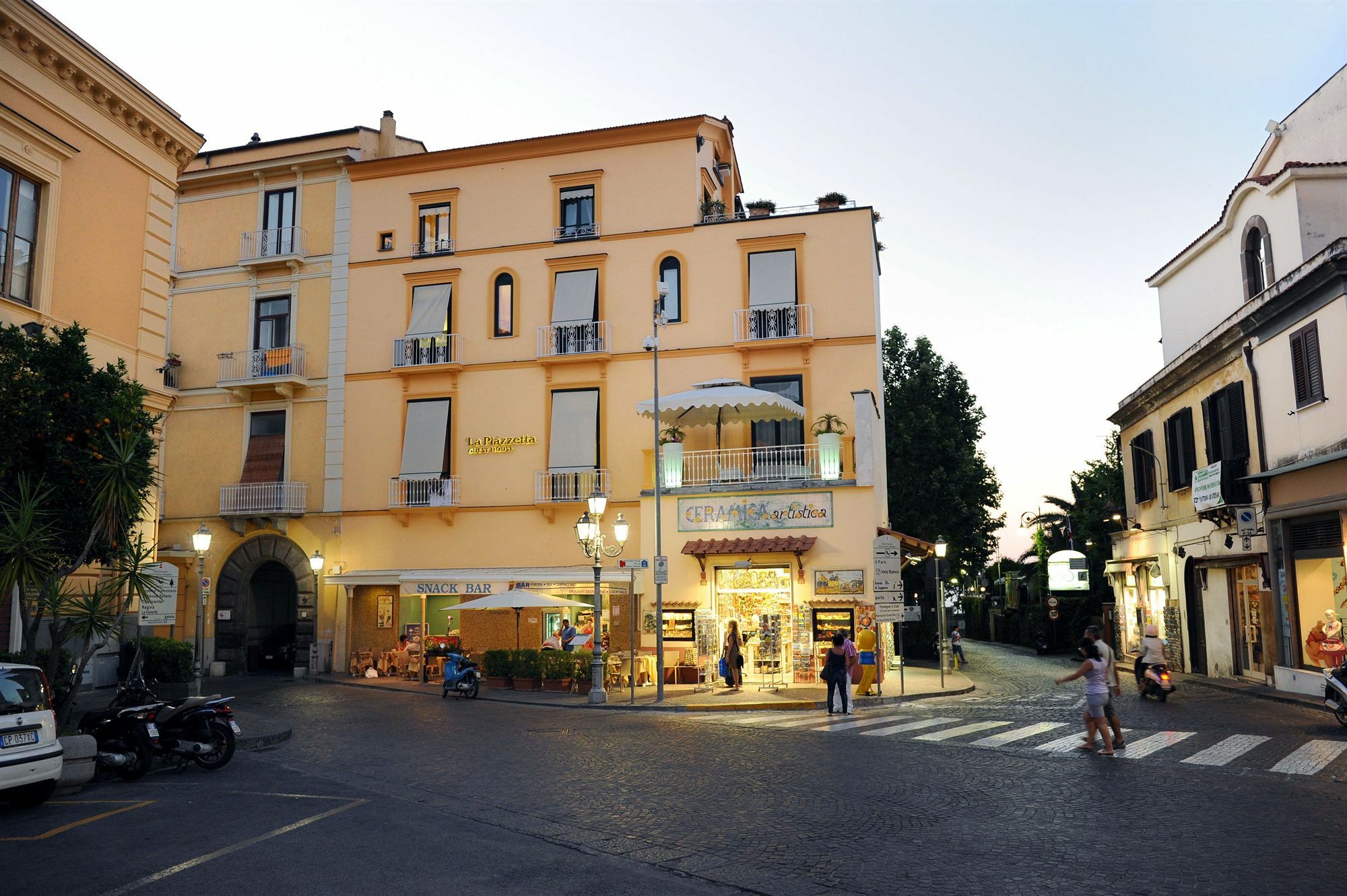 La Piazzetta Guest House Sorrento Luaran gambar